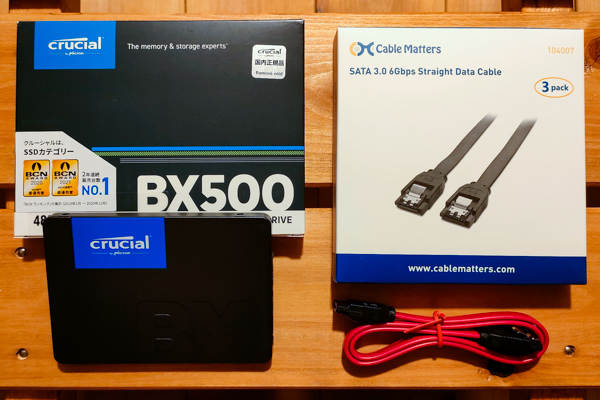 SSDとSATA3ケーブル